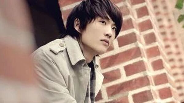 在成为“华语乐坛的良心”之前，许嵩也曾是那个“怼人不倦”的Vae