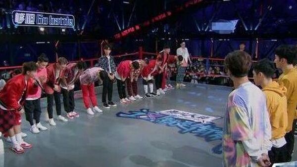 《这就是街舞2》易燃装置踢“态度与气”牌匾回击韩庚战队引争议