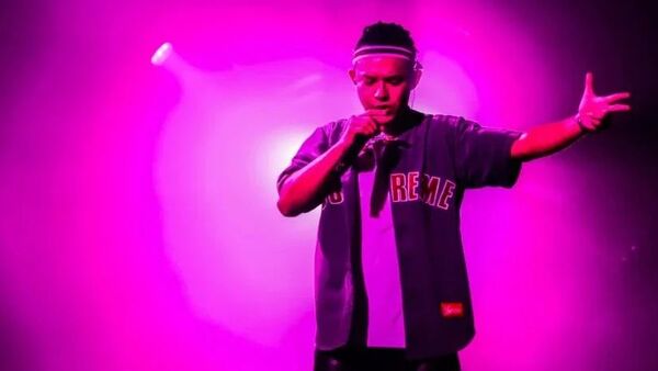 站在漩涡中心，硬汉黄旭展现柔情的另一面