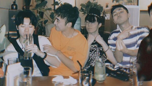 福克斯把刘炫廷拉进了厂牌