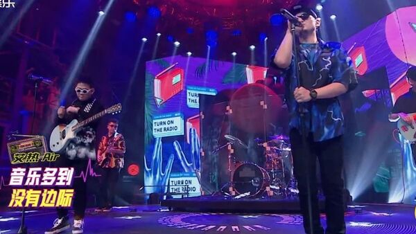 《午夜伤心电台》把我拉回用电台听歌的学生时代