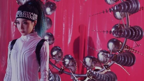 听完乃万新专辑《星月物语Zodiac》，你就知道她的实力配不配得上人气了