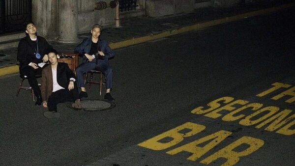 直火帮MV《孪生兄弟》正式发布,一个荒诞又逻辑缜密的故事