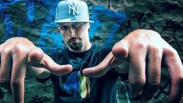 我曾经采访过的一位在华美国rapper，上周日过世了