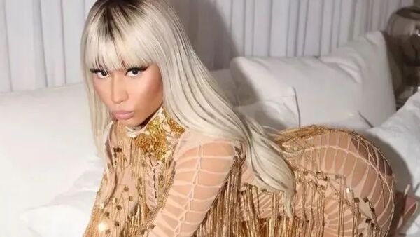 身材火辣、造型浮夸，与罪犯结婚……为什么总有争议围绕的麻辣鸡很少被黑？