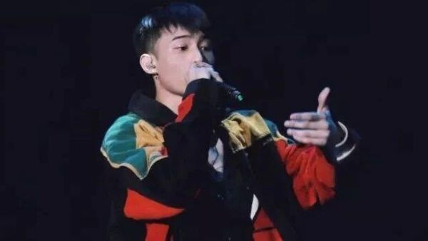 从小学画画、初中玩说唱、大学做潮牌，斜杠青年李大奔到底还有多少秘密？