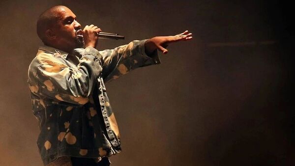 1987年,南京小学生Kanye West写下第一首说唱