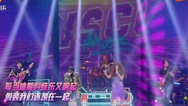 《说唱听我的》四强诞生,舞台秒变迪厅?