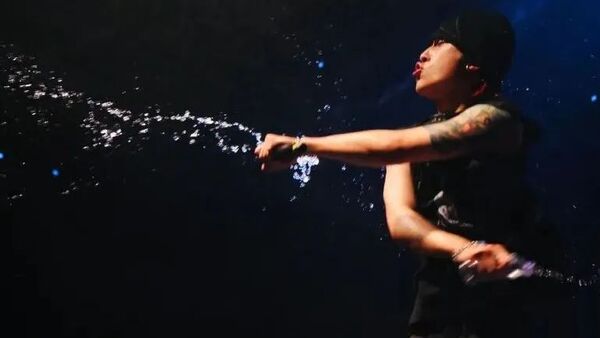 不希望杨和苏参加《追光吧哥哥》第二季,你养他吗?