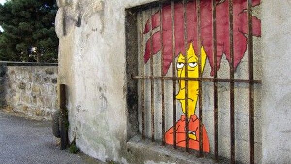 法国艺术家街头涂鸦 创造城市趣味风景线