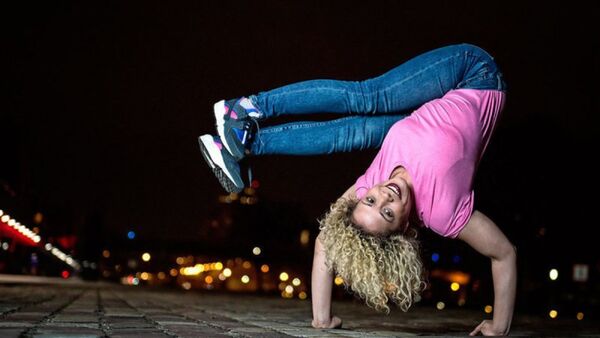 她是世界上最爱breaking的女孩