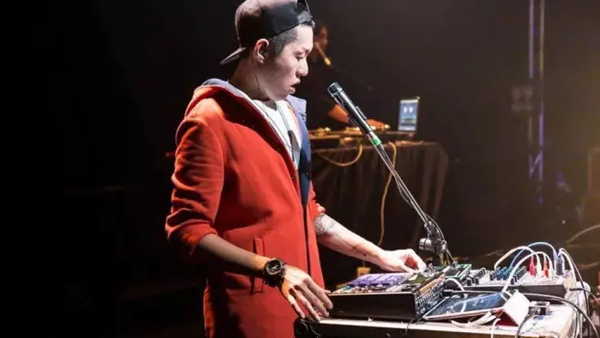 PG One:“地下rapper比主流rapper厉害。”蛋堡:“你确定”?