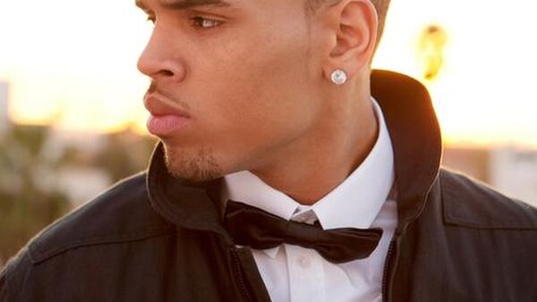 CHRIS BROWN受访谈论自己和DRAKE、RIHANNA之间的关系