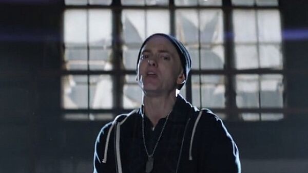 EMINEM致信TUPAC的母亲，并附上TUPAC画像