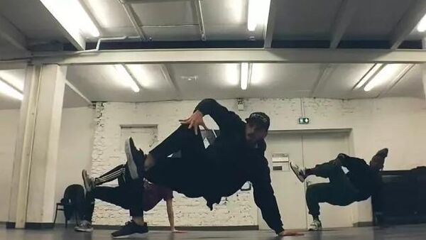 如何给不懂Break Dance的人解释比赛的输赢评判标准？